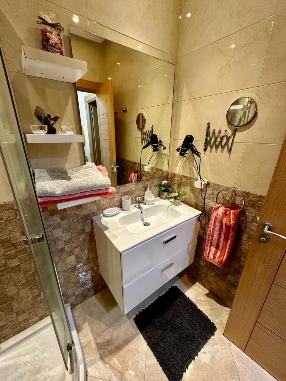 Apartamento Apparemment De Luxe Vue Piscine Bouznika Exterior foto